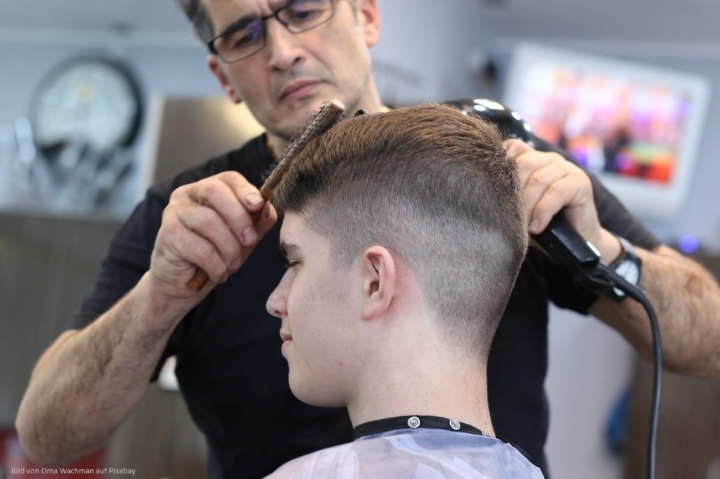 Beim Friseur: ein neuer Haarschnitt und vieles mehr